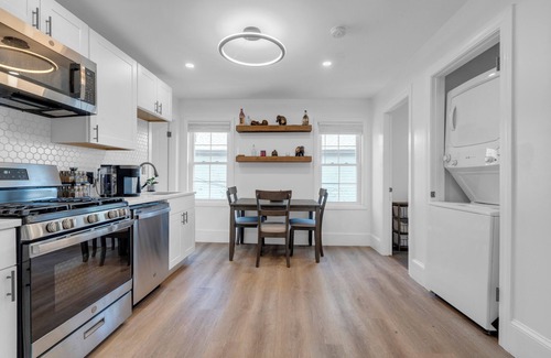 Salem Apartment | ii Serene 3-Bedroom Retreat in Charming Salem, MA
