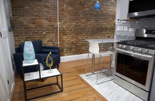 Dorchester Bed & Breakfast | III New apartment with Luxury amenities in Boston#3727375