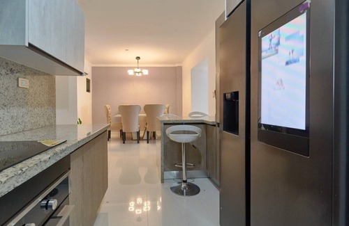 Evaristo Morales Apartment | IIIUUYIYUTYIII
