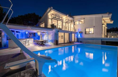 Gialiskari Villa | Ikaria Beachfront Villa 7 Bedrooms Villa Indigo Blue Haven Infinity Pool With Stunning Aegian Sea Views Gialiskari