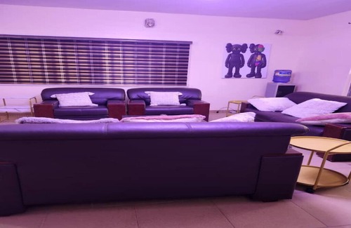 Ikeja Apartment | Ikeja Upscale 3-bedroom off Allen Street: 10 Minutes To International Airport