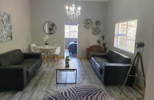 Beaufort West Apartment | ikibiki