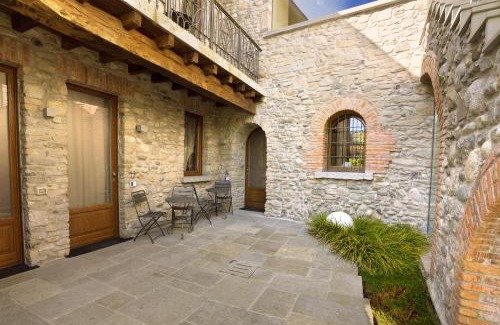 Arlate House | Il Borgo - 1711 Luxury Guest House
