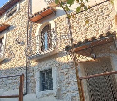 Montenero Val Cocchiara House | Il Borgo della Zittola