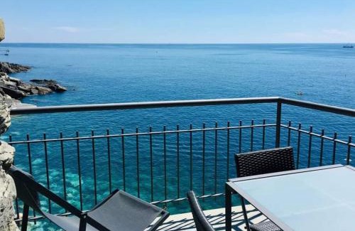 Vernazza Apartment | Il Ciasso Romantic Seafront Escape