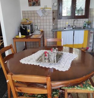 Santo Stefano Belbo Apartment | Il cortile dei frutti selvatici