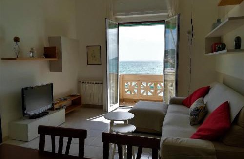 San Terenzo Apartment | Il faro dei poeti