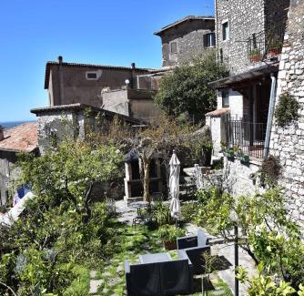Sermoneta House | Il giardino di Adele
