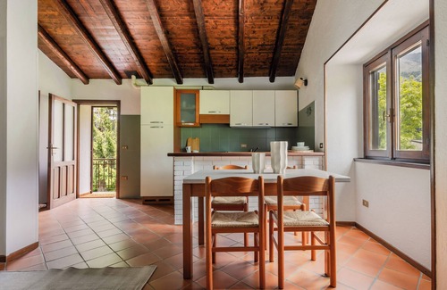 Barzio House | Il Giardino Segreto: Girasole