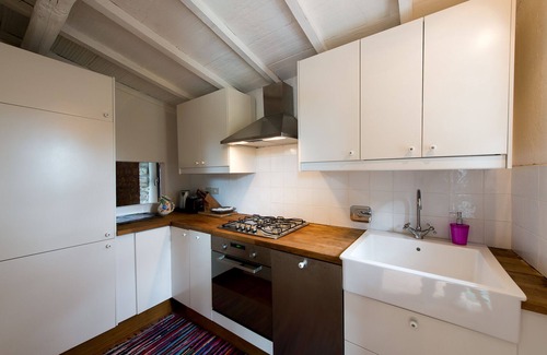 San Venanzo Villa | Il Granaio, Villa for 6 people with heated jacuzzi and pool in the garden