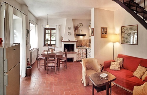 San Venanzo Cottage | Il Noce, a delightful house with swimming pool