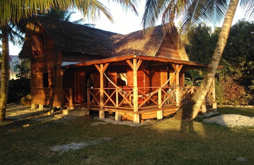 Nosy Boraha House | ILE SAINTE MARIE WOOD HOUSE ON THE BEACH WITH GARDEN FACING THE LAGOON EAST COAST
