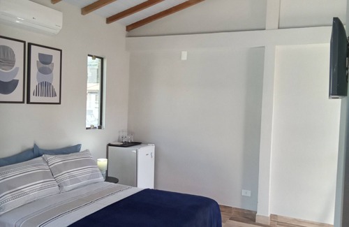 Centro Comercial Bed & Breakfast | Ilhinha II suite in a private condominium, located in the heart of Ilhabela!