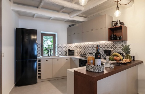 Maroulas Villa | Iliahtida villa, pool,Near tavern & minimarket