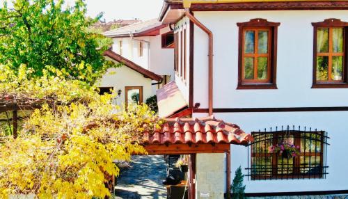 Kalofer House | Iliikova House