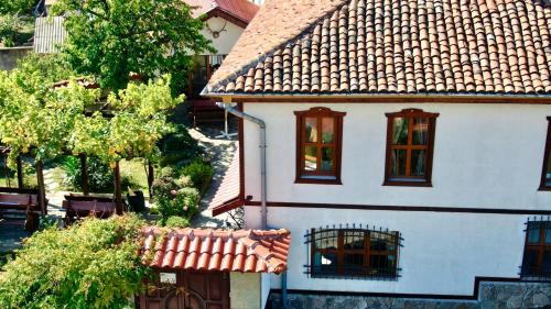 Kalofer House | Iliikova House