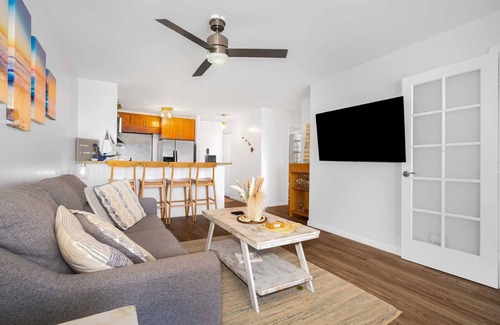 Ala Moana Condo | Ilikai Marina 694 Ocean/Sunset/Fireworks View King Bed, Sofa Bed