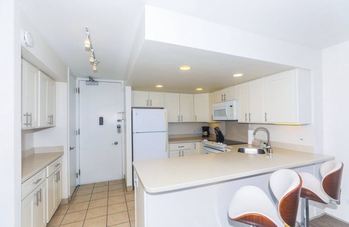 Waikiki Condo | Ilikai Marina, Minutes to the Beach, 180-Degree Ocean View!