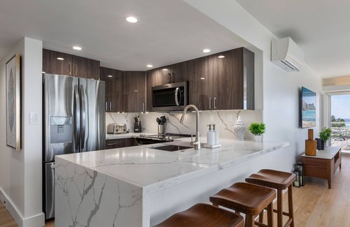 Waikiki Condo | ILIKAI NEWLY RENOVATED OCEAN VIEW ONE FREE PARKING