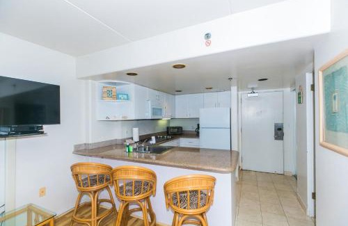 Waikiki Apartment | Ilikai Tower 1817 City View 1BR