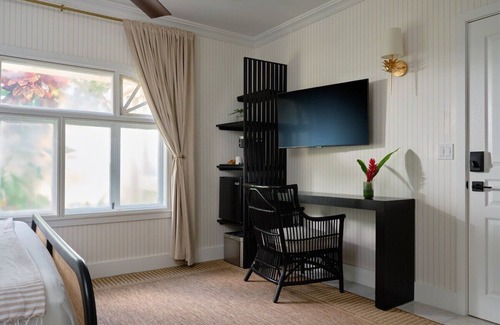 Wailuku Bed & Breakfast | Ilima Suite - Tranquil Escape