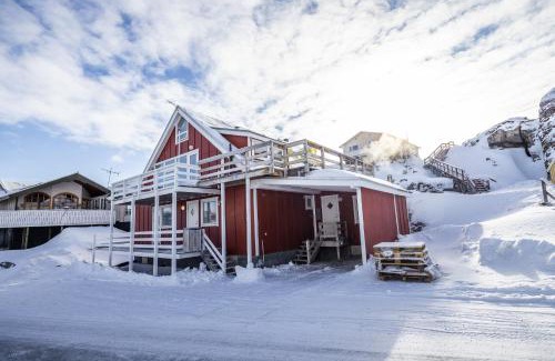Ilulissat Villa | Ilulissat Stay - 4-bedroom villa with sea view and hot tub