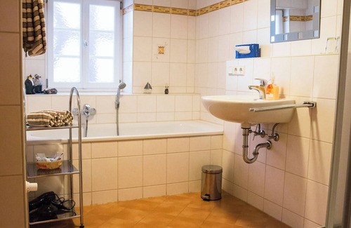 Wiernsheim Bed & Breakfast | Im Hexenwinkel - Apartment old library - near highway A8 Pforzheim Süd