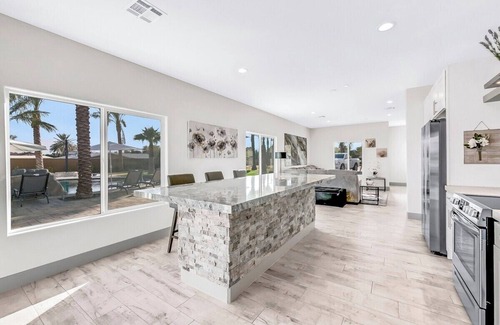 Indio House | Imagine stepping into a sprawling estate nestled amidst lush greenery, a piece of luxury and comfort