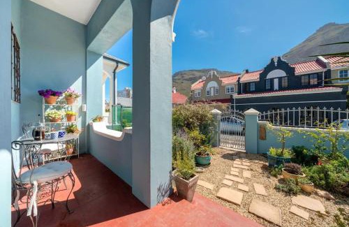 Muizenberg House | 'Imagine' - Surfers Corner Muizenberg Village