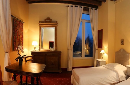 Beaumont-Sardolles House | Imagine yourself in an atmosphere of the old nobility of France.