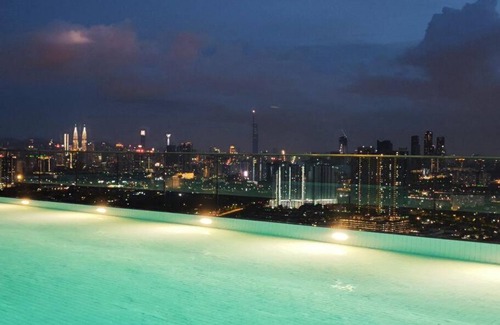 Taman Kepong Apartment | Iman Staycation Infinity Pool