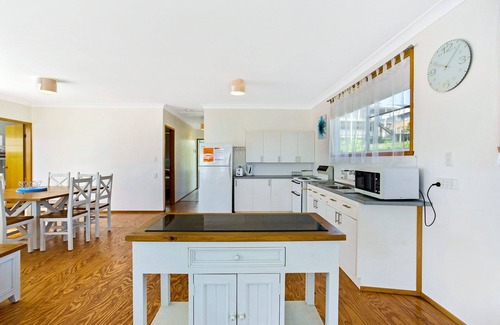 Black Head House | Imea Blue Welcome to the Beach House, Where Happiness Comes in Waves