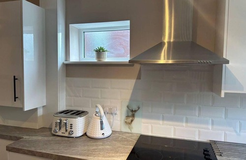 Little Hayfield House | Immaculate 1-bed House in Newtown, Disley