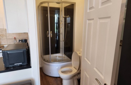 Stone Apartment | Immaculate 1-Bedroom in Greenhithe