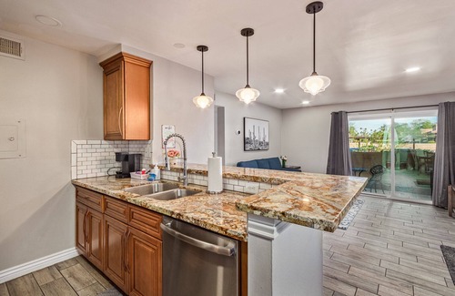 Village Grove Condo | Immaculate 2 Bd Old Town Condo