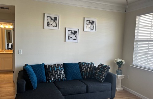 Hunt Club Condo | Immaculate 2 Bedroom 2 Bathroom Condo