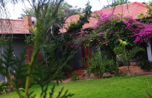 Beaufort West Cottage | Immaculate 2-bed Garden Cottage in Beaufort West