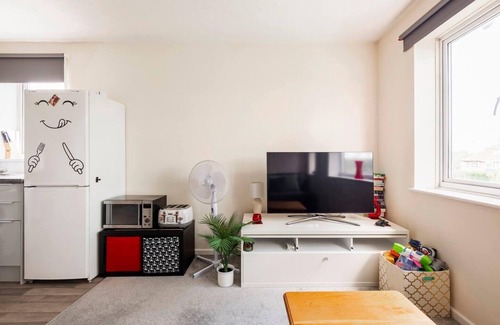 Bletchley House | Immaculate 2 - Bedroom House in Milton Keynes