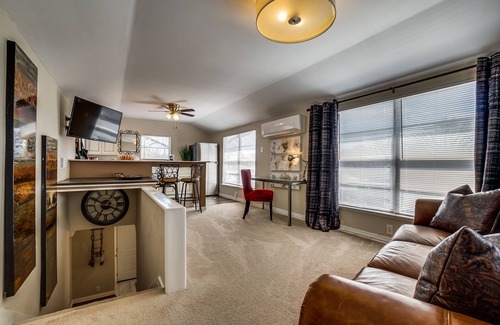 Dallas House | Immaculate 2-Bed in Dallas Close to Everything!