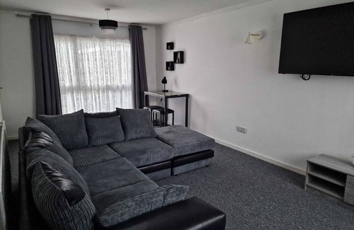 Little Hay House | Immaculate 3 bedroom house in Fordbridge