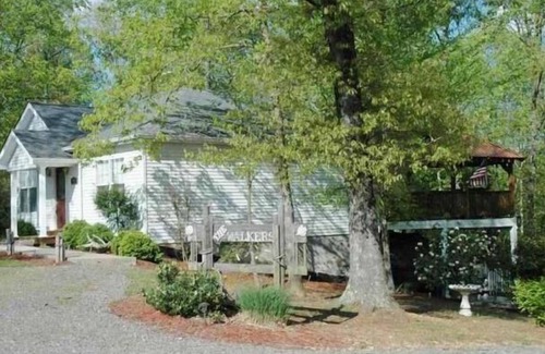Scottsville House | Immaculate 3 Bedroom Home On Barren River Lake With Access To The Lake & WiFi!