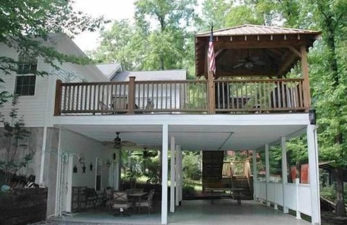 Scottsville House | Immaculate 3 Bedroom Home On Barren River Lake With Access To The Lake & WiFi!
