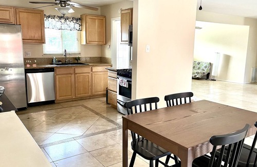 South Redlands House | Immaculate 3 bedroom, 2 bath house in Redlands
