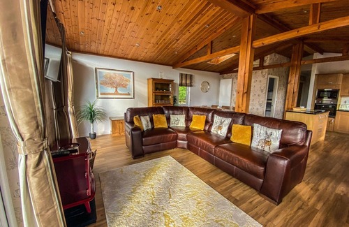 Fangfoss Cabin | Immaculate 3-Bedroom Private Lodge near York
