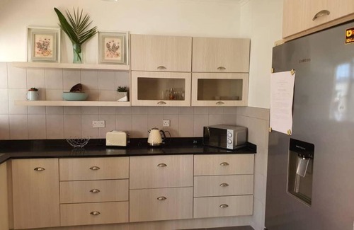 Bulawayo Apartment | Immaculate 3 bedroomed guesthouse in Ilanda - 2041