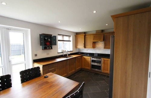 Lee-on-the-Solent House | Immaculate 4BD Family Home in Lee on the Solent