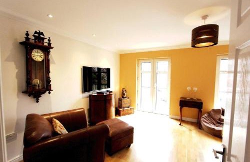 Lee-on-the-Solent House | Immaculate 4BD Family Home in Lee on the Solent