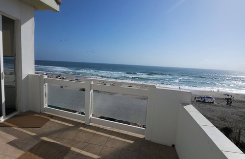 Rosarito House | immaculate 5 bedroom Villa, Jacuzzi terrace, AC in charming Playas de Rosarito