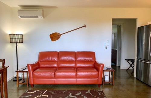 Kailua-Kona Apartment | Immaculate; Air Cond; Ocean/Garden views; WiFi N