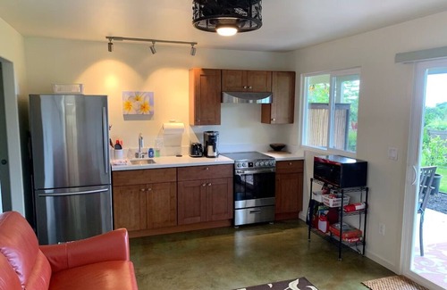 Kailua-Kona Apartment | Immaculate; Air Cond; Ocean/Garden views; WiFi N
